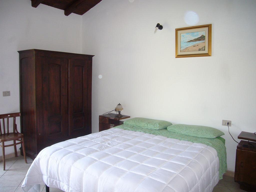 Su Trabi B&B Fluminimaggiore Oda fotoğraf