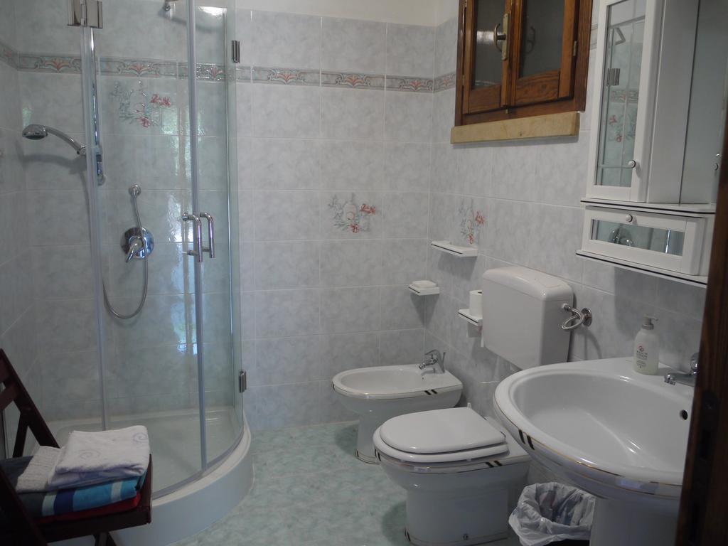 Su Trabi B&B Fluminimaggiore Oda fotoğraf