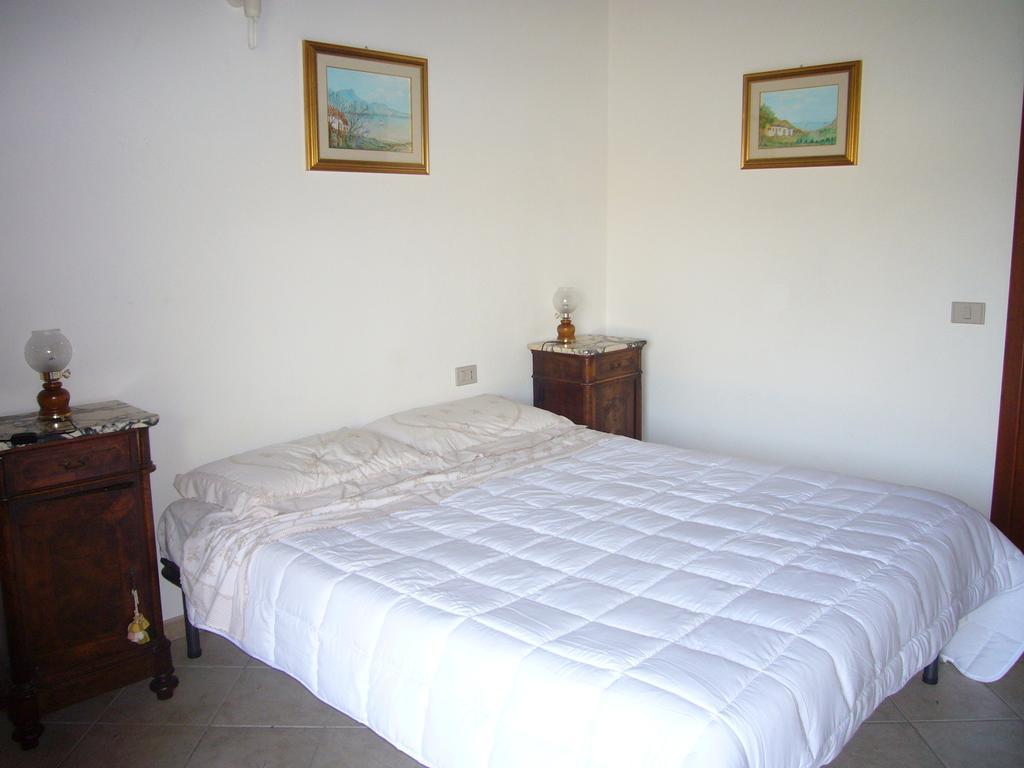 Su Trabi B&B Fluminimaggiore Oda fotoğraf