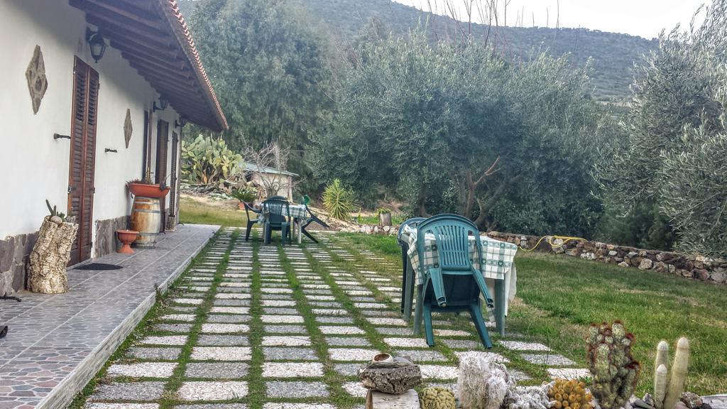 Su Trabi B&B Fluminimaggiore Dış mekan fotoğraf